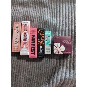 Benefit cosmetics sample set